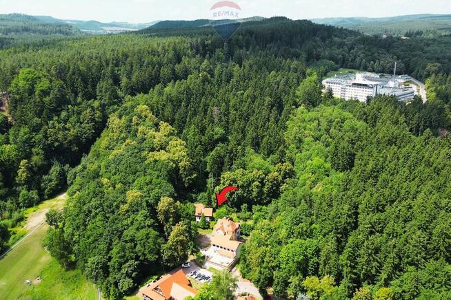 Działka z małym domem na sprzedaż – wyjątkowa okaz