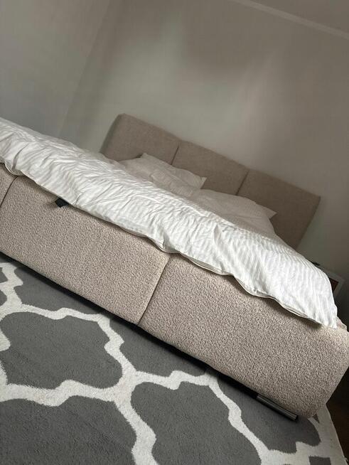 Łóżko Tapicerowane Bubble Masywne Miękkie Zagłowie 200x200