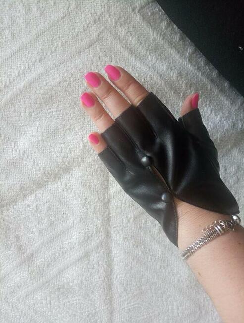 Rękawiczki z guziczkami