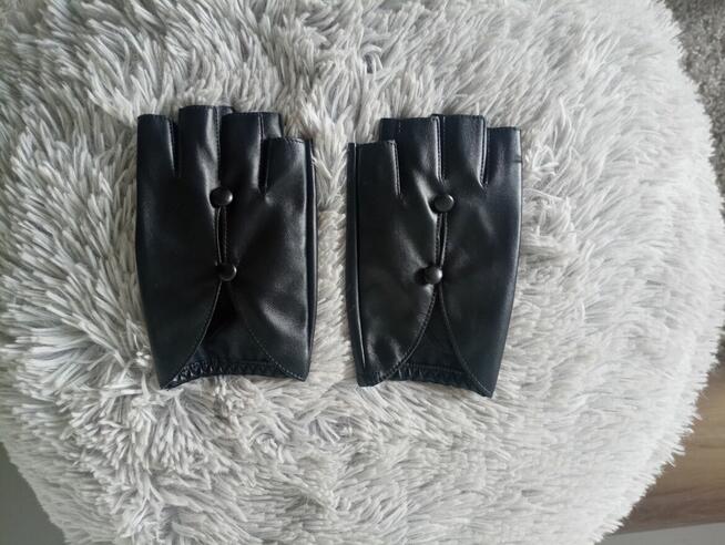 Rękawiczki z guziczkami