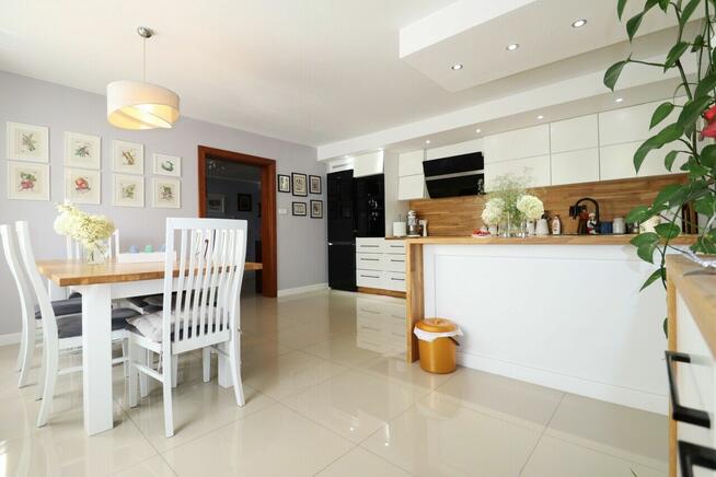 Na sprzedaż duży dom z pięknym ogrodem - dz. 3115 m2