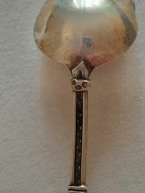 Srebrna łyzeczka do cukru zabytkowa z koralem ręcznie wykona