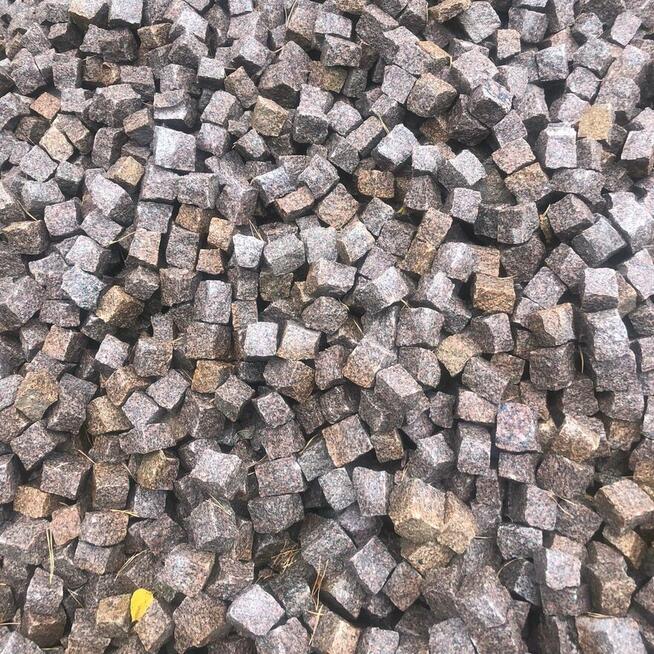 Koska granitowa Bohus czerwony surowo łupana 4/6cm