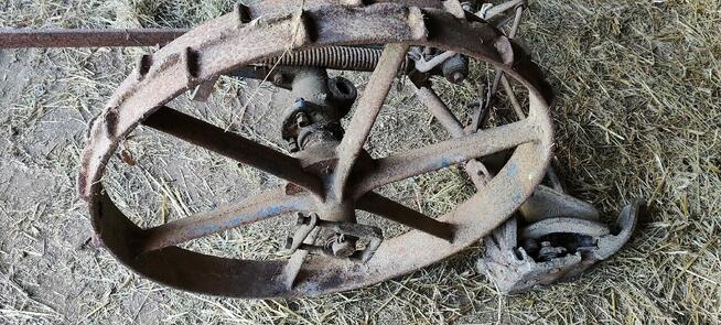 Stara Kosiarka konna listwowa zabytkowa na metalowych kołach