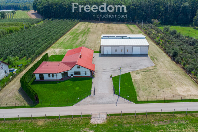 Gospodarstwo z eleganckim domem, halą i maszynami