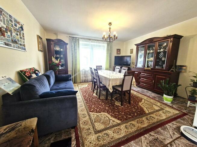 Siedlisko z domem i budynkami – 1,5 ha ziemi.