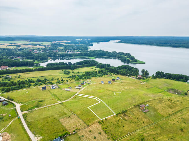 Piękna działka z dojściem do Jeziora Lubie.