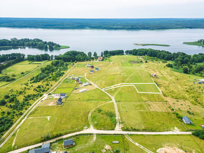 Piękna działka z dojściem do Jeziora Lubie.