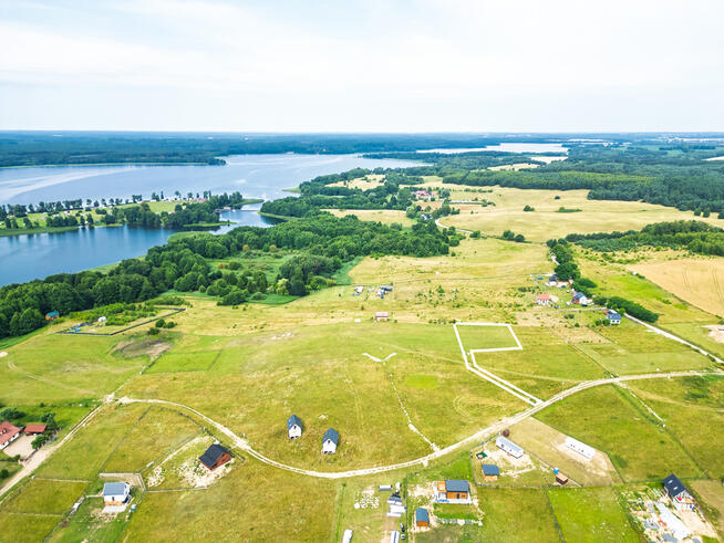Piękna działka z dojściem do Jeziora Lubie.
