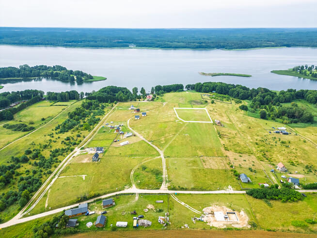 Piękna działka z dojściem do Jeziora Lubie.