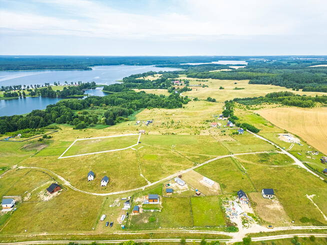 Piękna działka z dojściem do Jeziora Lubie.