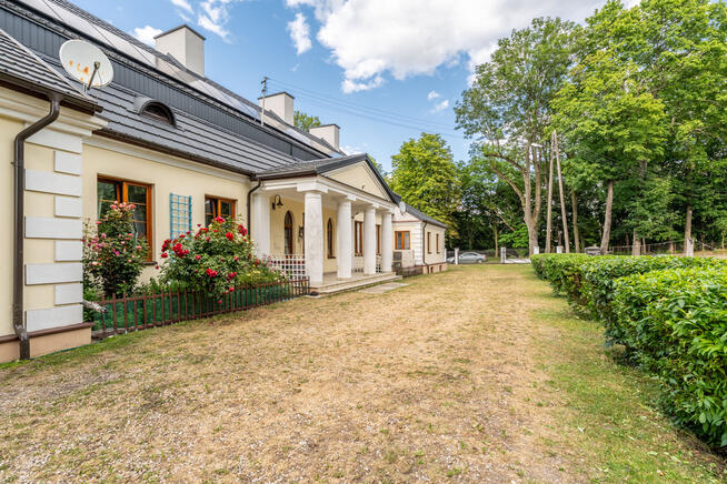 Historyczny dwór w sercu zabytkowego parku Opoczno