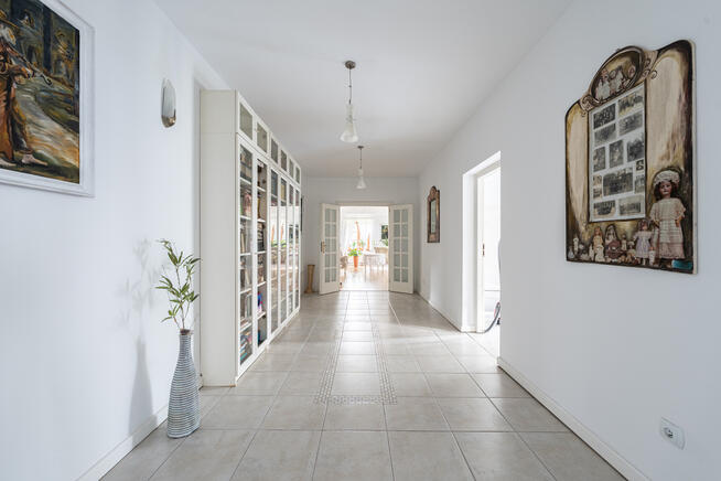 Historyczny dwór w sercu zabytkowego parku Opoczno