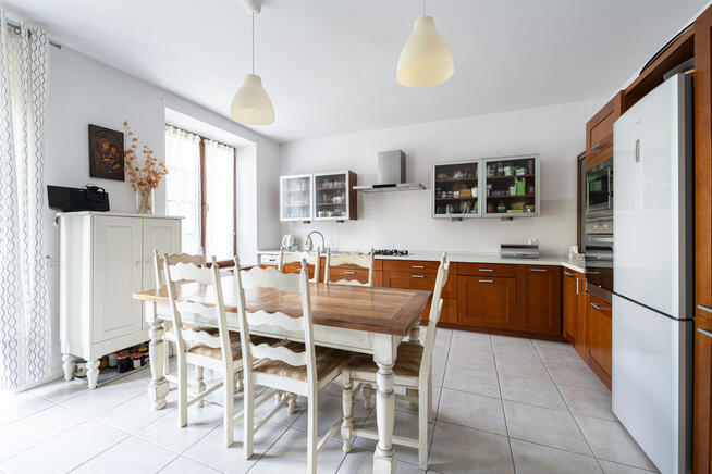 Historyczny dwór w sercu zabytkowego parku Opoczno