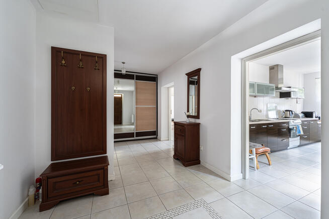 Historyczny dwór w sercu zabytkowego parku Opoczno