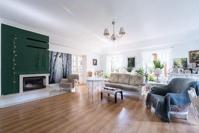 Historyczny dwór w sercu zabytkowego parku Opoczno