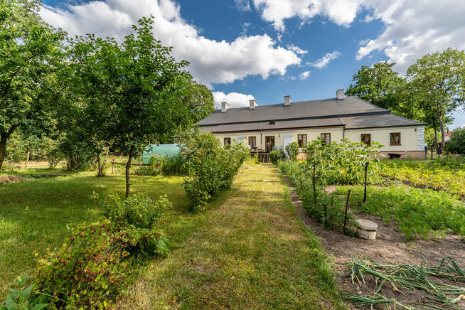 Historyczny dwór w sercu zabytkowego parku Opoczno