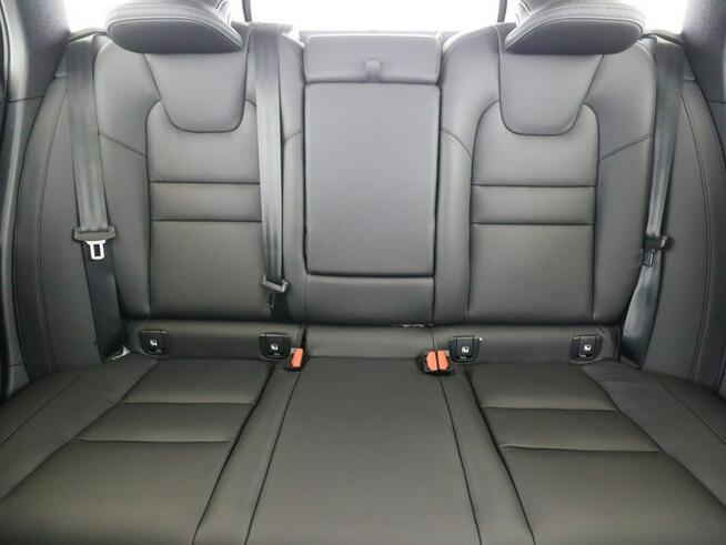 Volvo V60 B4(B) Core Mild Hybrid MY 2025