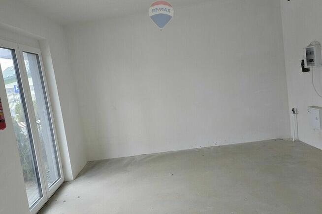 Lokal handlowo- usługowy 25m2