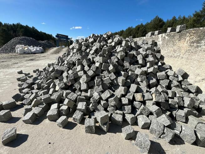 Kostka granitowa Bohus siwy surowo łupana 8/11