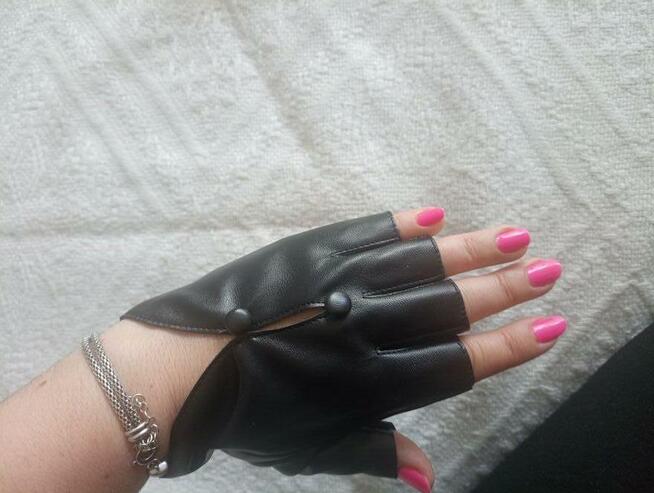 Rękawiczki z guziczkami