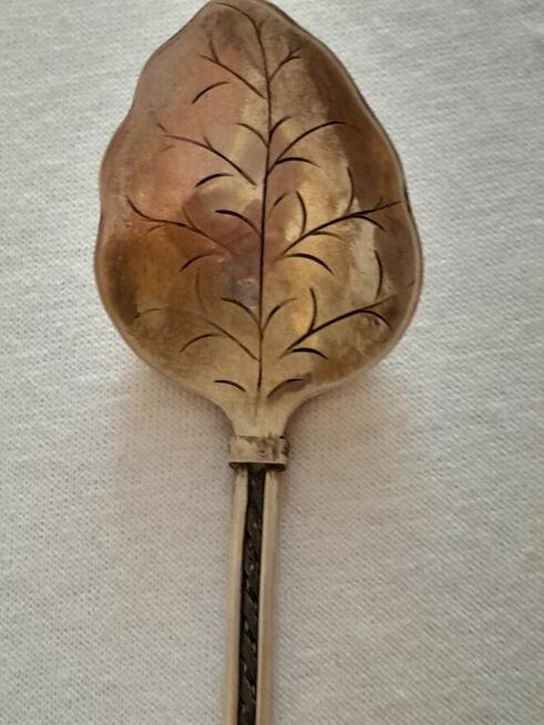 Srebrna łyzeczka do cukru zabytkowa z koralem ręcznie wykona