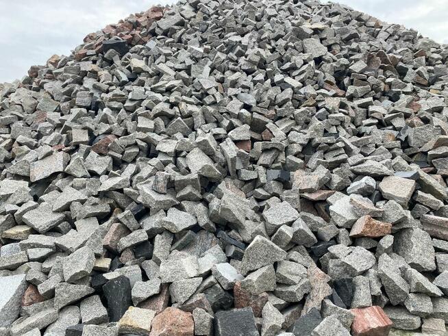 Kruszywo kamień granitowy gabiony kolor , łamane 10-20 cm,