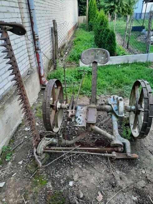 Stara Kosiarka konna listwowa zabytkowa na metalowych kołach