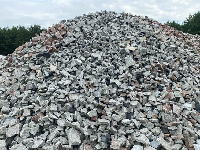 Kruszywo kamień granitowy gabiony kolor , łamane 10-20 cm,