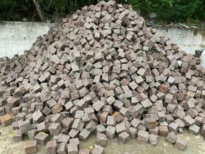 Kostka granitowa Bohus brązowy 8/11 surowo łupany