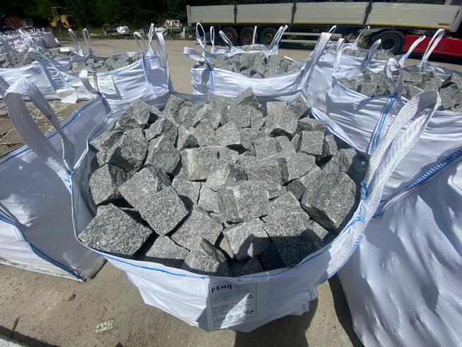 Kostka granitowa Bohus siwy surowo łupana 8/11