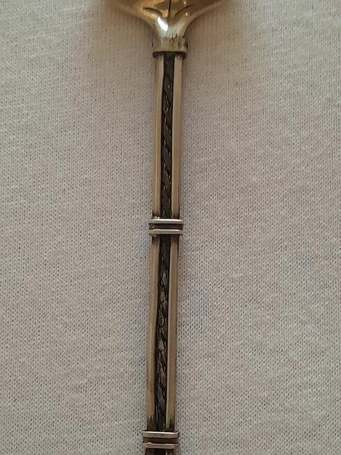 Srebrna łyzeczka do cukru zabytkowa z koralem ręcznie wykona