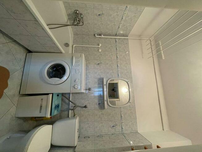 Bezpośrednio-2 jasne, rozkładowe pokoje w centrum z balkonem