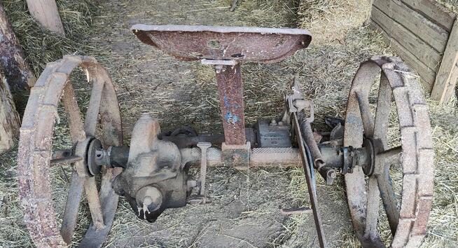 Stara Kosiarka konna listwowa zabytkowa na metalowych kołach