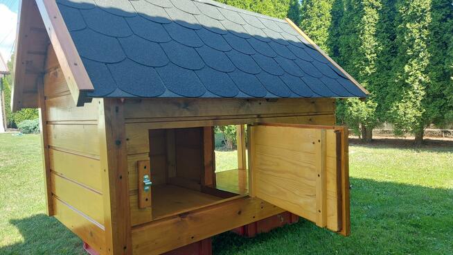 Buda Dla Psa Z Tarasem