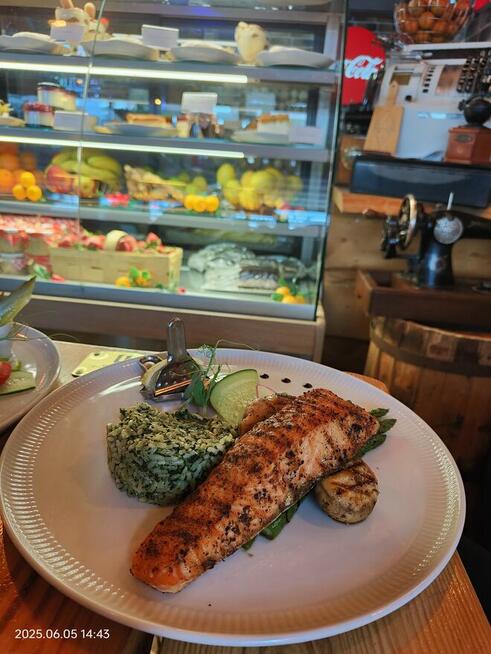 Praca caloroczna : Kelner/ka