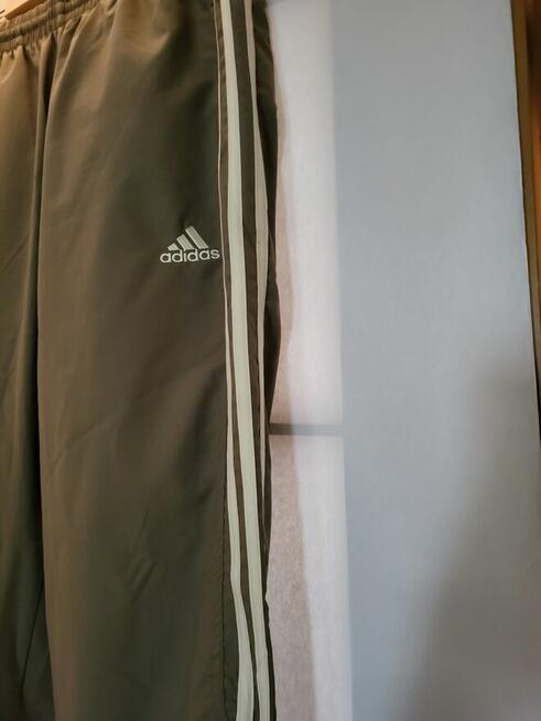 Oryginalny dreszczyku firmy Addidas