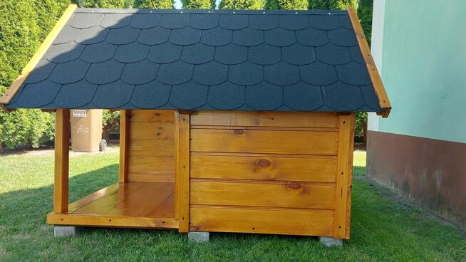 Buda Dla Psa Z Tarasem