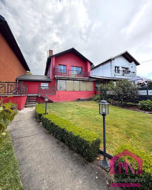 Dom szeregowy z fotowoltaiką i dużą działką – Wojcieszyn k.