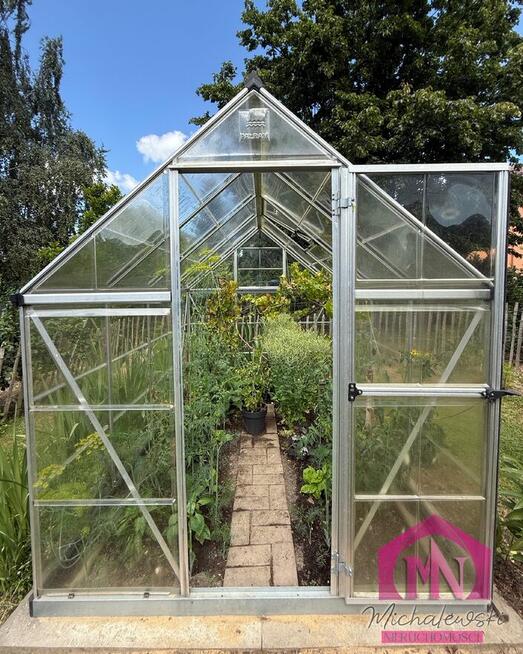 Dom szeregowy z fotowoltaiką i dużą działką – Wojcieszyn k.