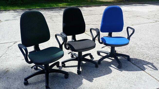 Fotel biurowy czarny fotele biurowe Nowy Styl Bravo