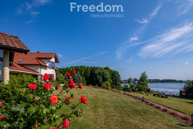 Rezydencja z linią brzegową jeziora Powidzkiego