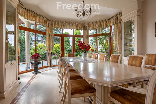 Rezydencja z linią brzegową jeziora Powidzkiego