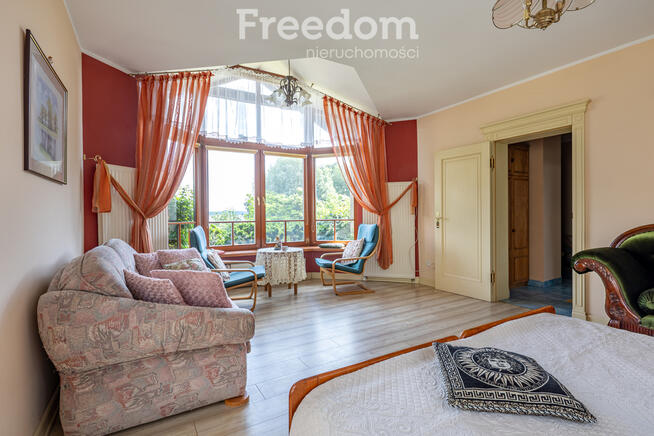 Rezydencja z linią brzegową jeziora Powidzkiego