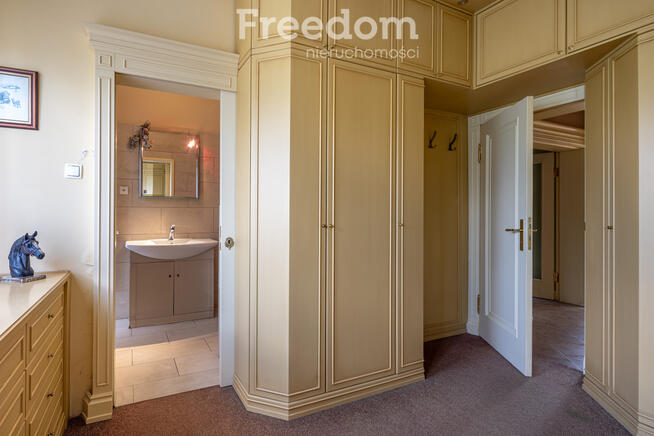 Rezydencja z linią brzegową jeziora Powidzkiego