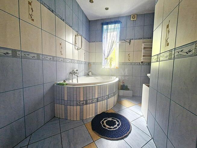 ???? Na sprzedaż: połowa domu – całe piętro + garaż!