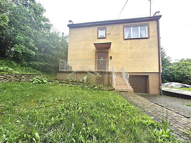 ???? Na sprzedaż: połowa domu – całe piętro + garaż!