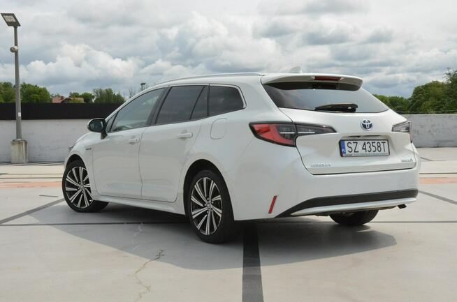 Toyota Corolla 1.8i 122 KM aut. Design Hybrid GR Sport/Navi PL/ LEDy/ Kamera/ Grzania