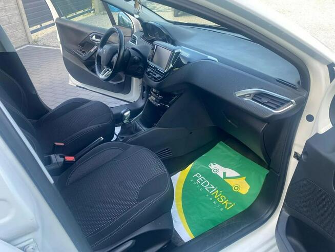 Peugeot 208 szklany dach ,kamera ,nawigacja.