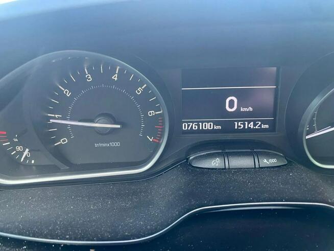 Peugeot 208 szklany dach ,kamera ,nawigacja.